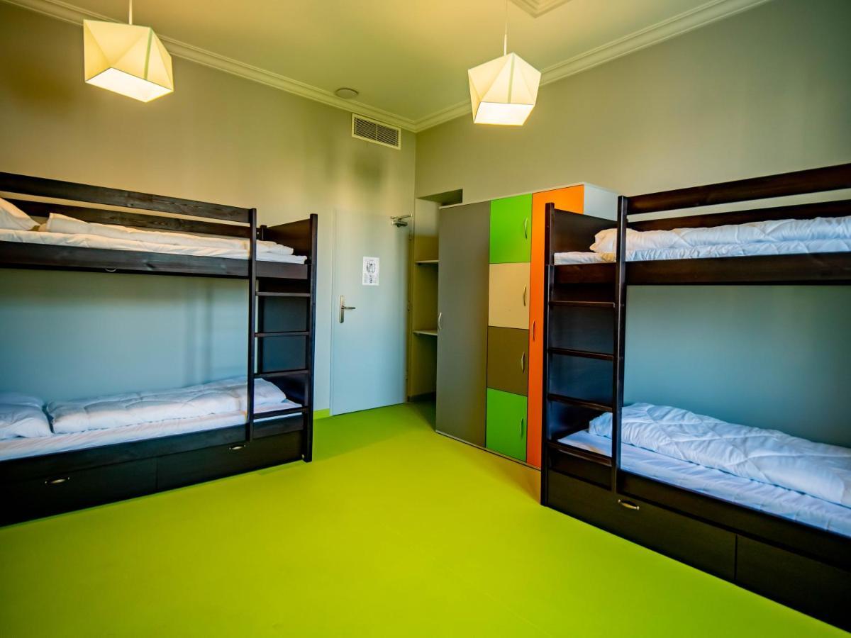Banana'S Camp Hostel Cannes Bagian luar foto