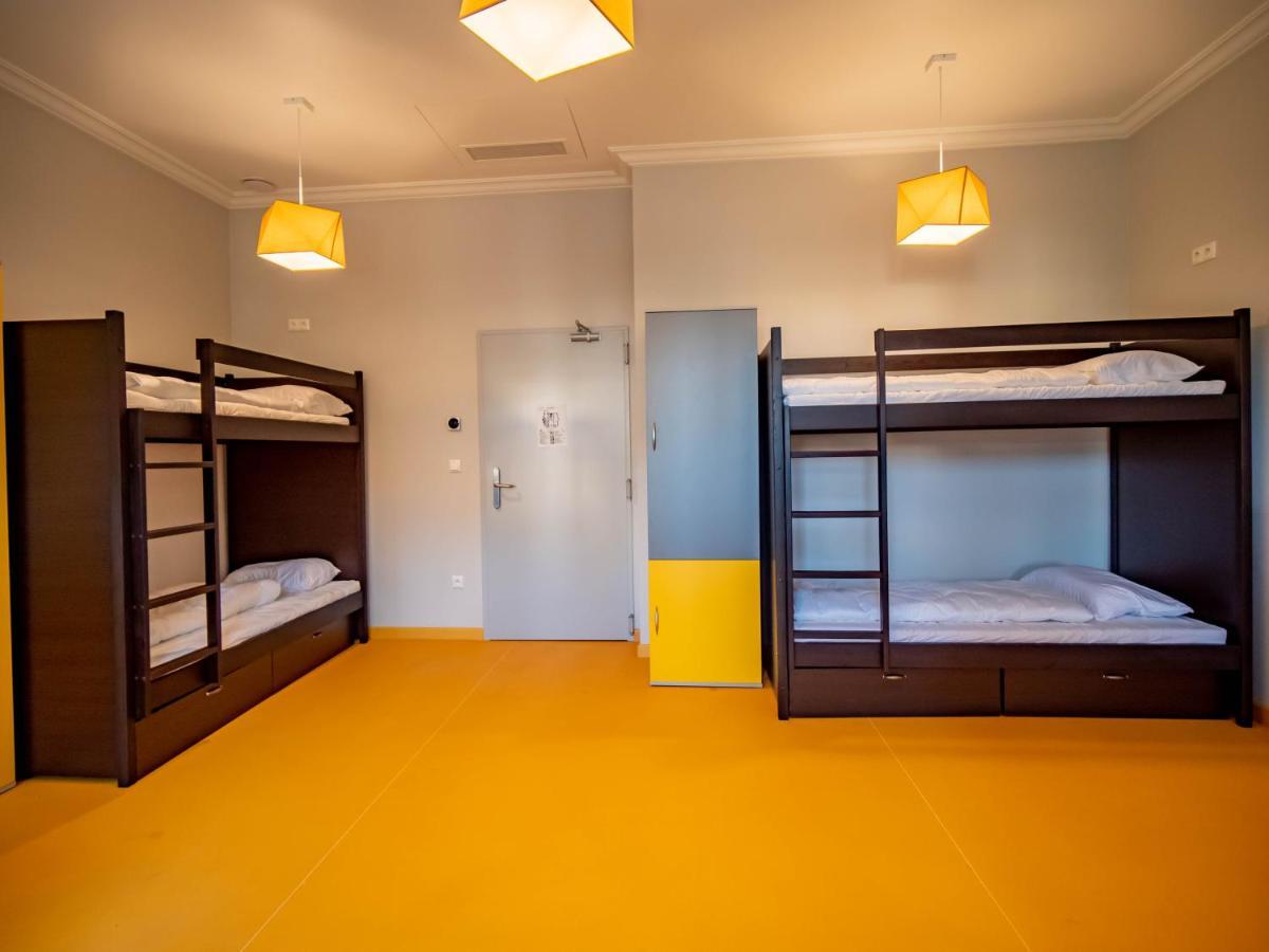 Banana'S Camp Hostel Cannes Bagian luar foto
