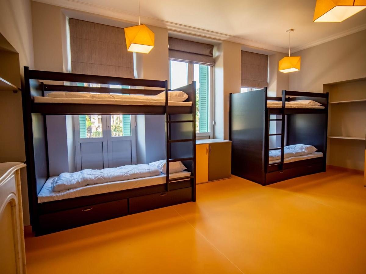 Banana'S Camp Hostel Cannes Bagian luar foto