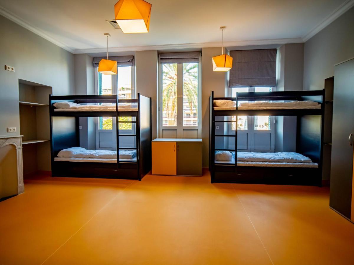 Banana'S Camp Hostel Cannes Bagian luar foto
