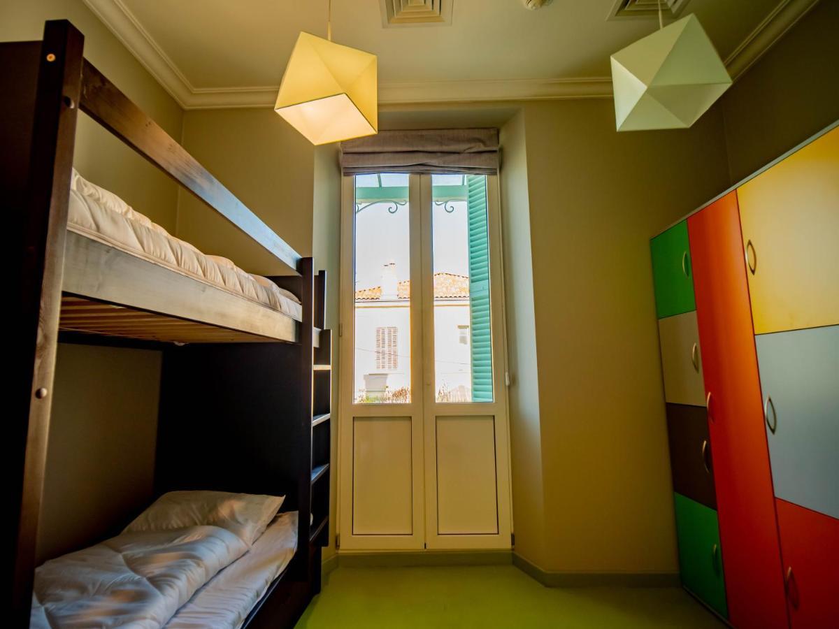 Banana'S Camp Hostel Cannes Bagian luar foto