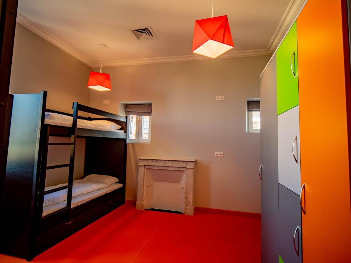 Banana'S Camp Hostel Cannes Bagian luar foto