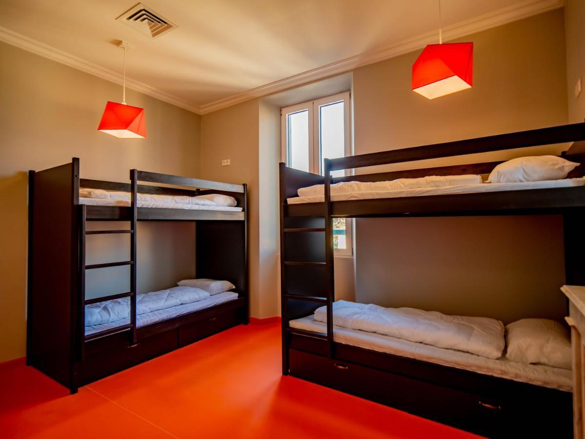 Banana'S Camp Hostel Cannes Bagian luar foto