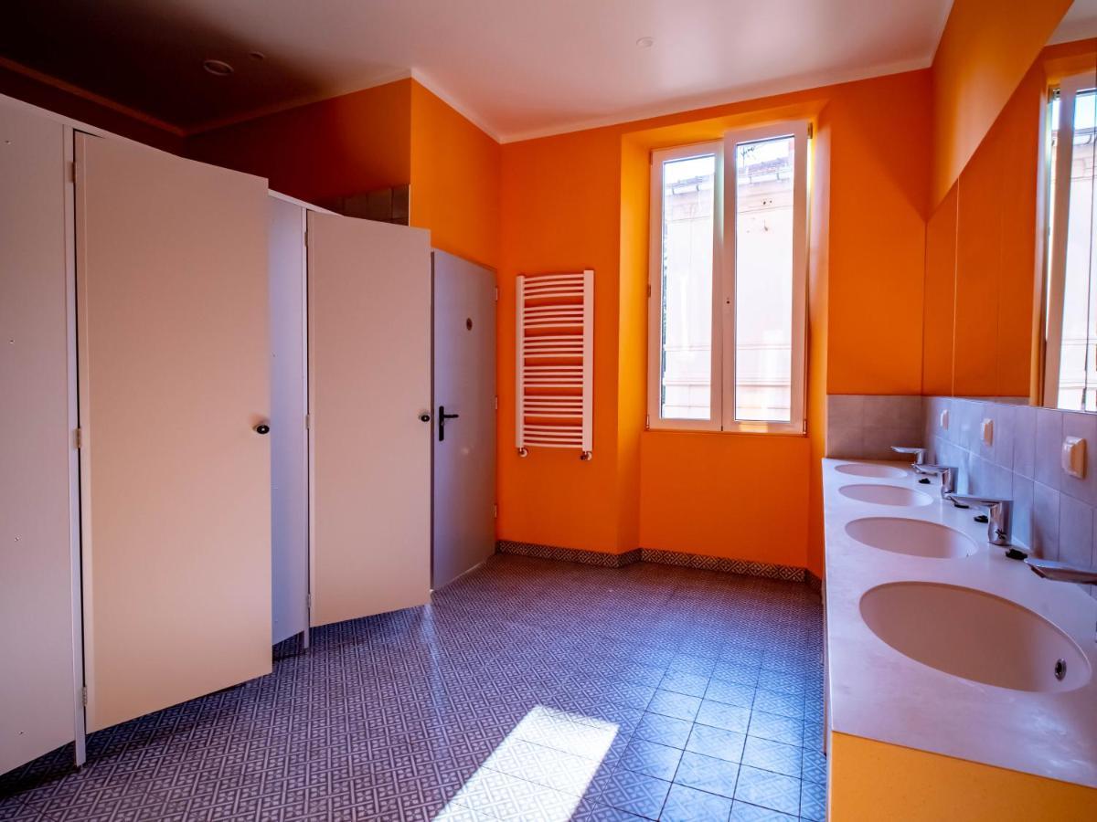 Banana'S Camp Hostel Cannes Bagian luar foto